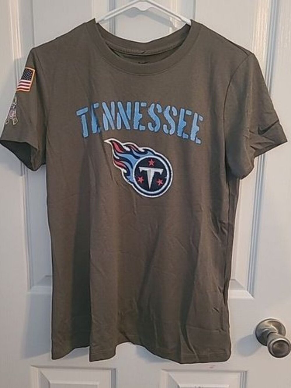 Nike Dri-Fit Womens Size Medium Tennessee Titans Salute to Service Olive T-Shirt